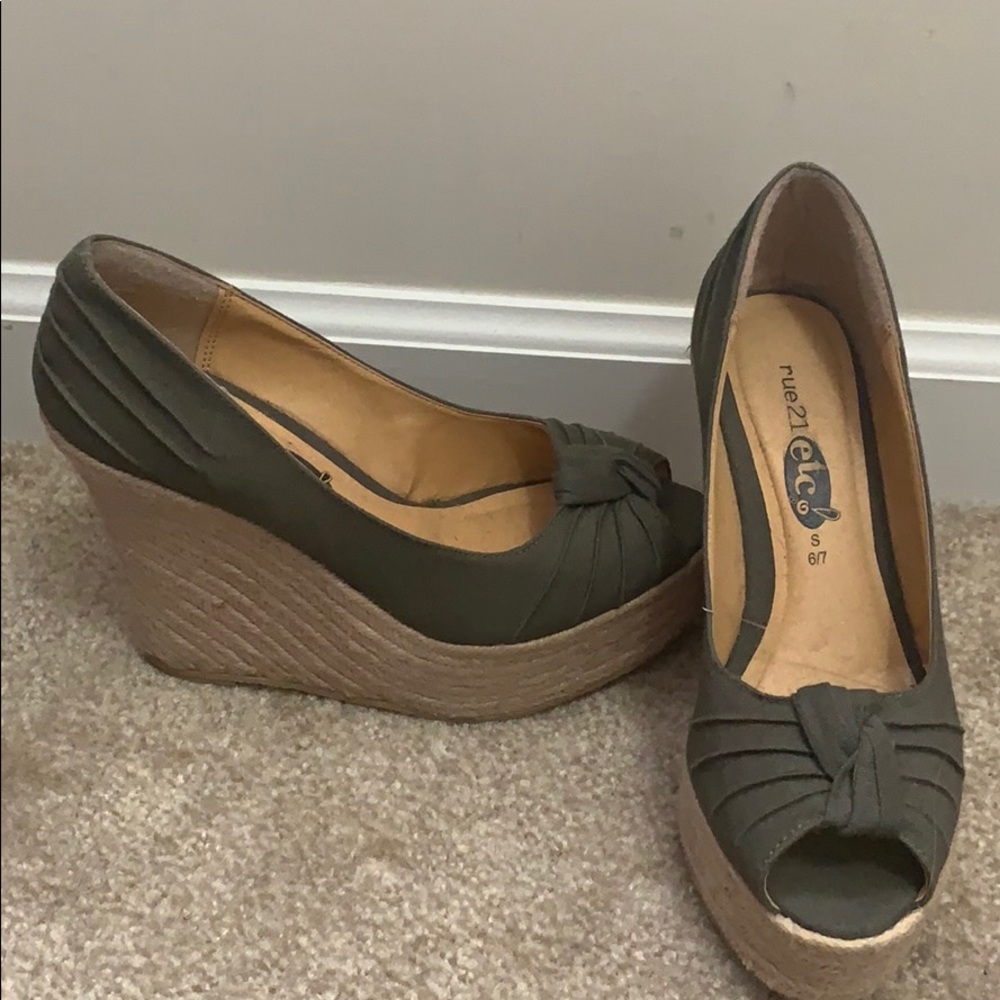 Heeled wedge